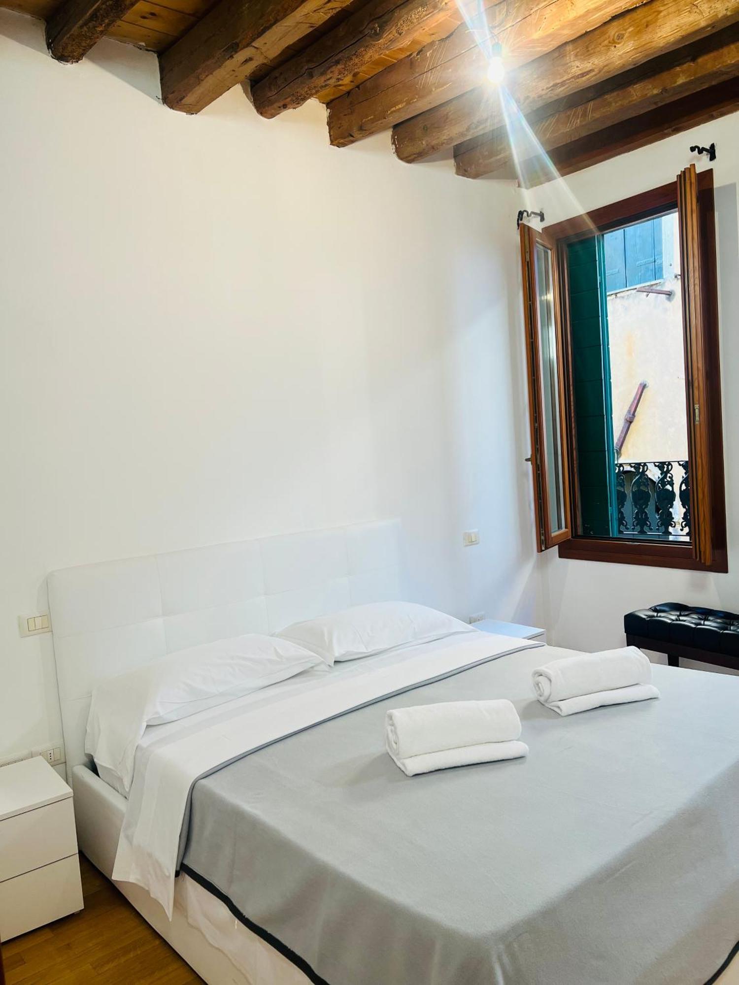 Ca Rialto Apartments Βενετία Εξωτερικό φωτογραφία
